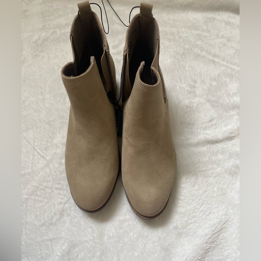 White Mountain Women’s Gabby Chelsea Boots